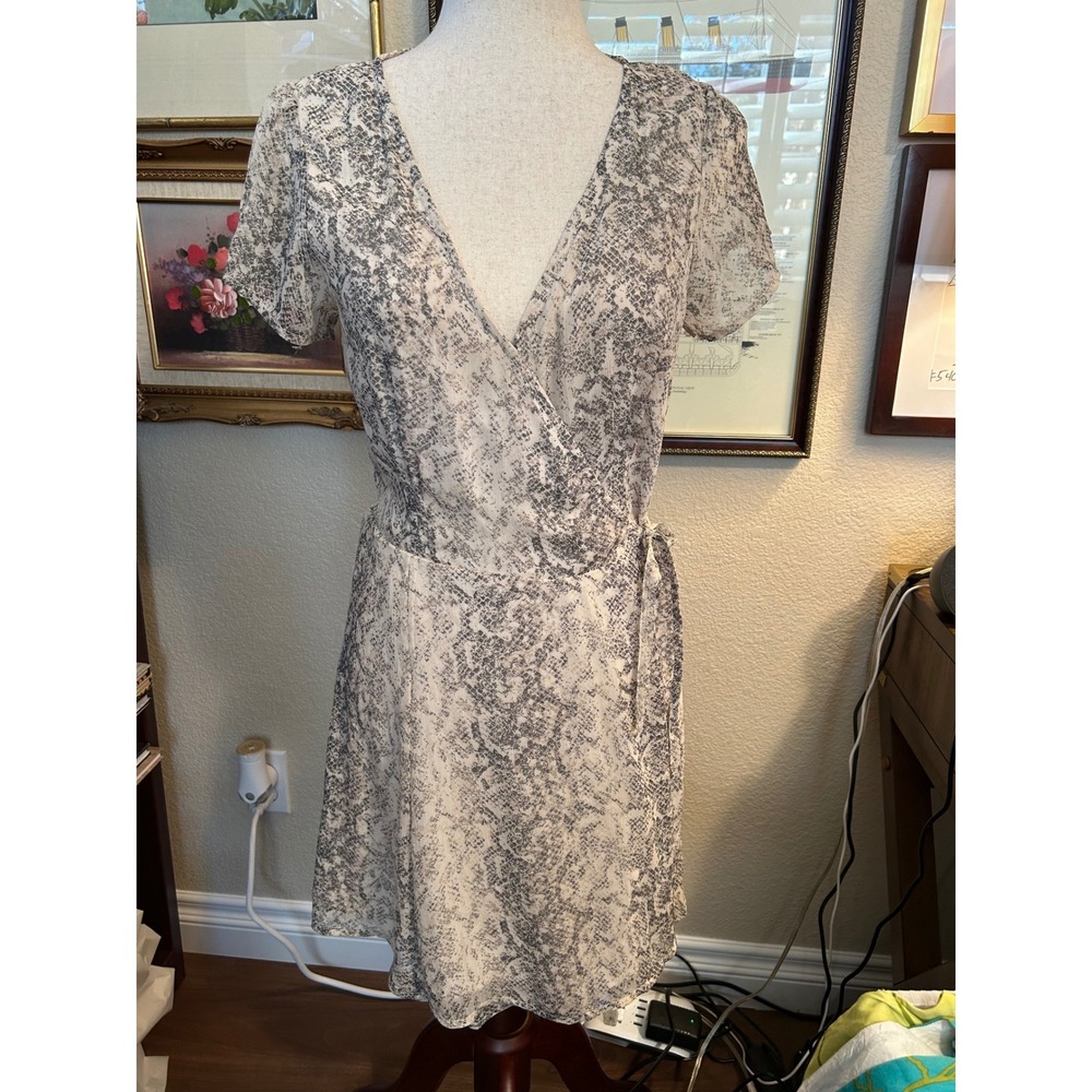 Abercrombie & Fitch Grey Snakeskin Print V-Neck Wrap Mini Dress Womens Medium - Picture 4 of 6